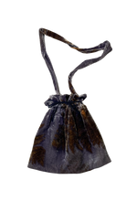 Cargar imagen en el visor de la galería, Bolso talega de terciopelo