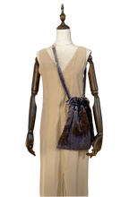 Cargar imagen en el visor de la galería, Bolso talega de terciopelo