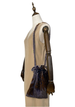 Cargar imagen en el visor de la galería, Bolso talega de terciopelo