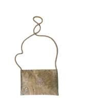 Cargar imagen en el visor de la galería, Bolso de seda